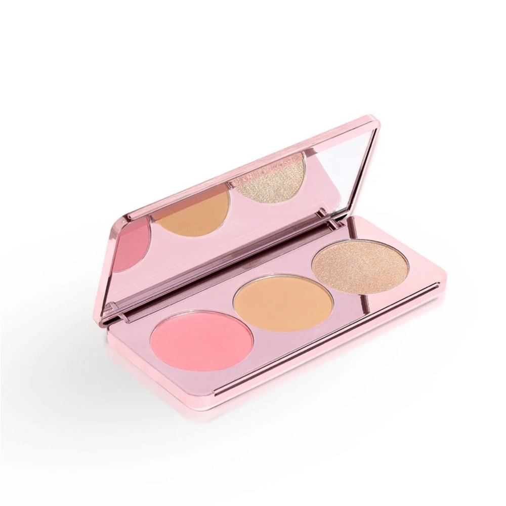 Girlactik Blush me & glow face palette.